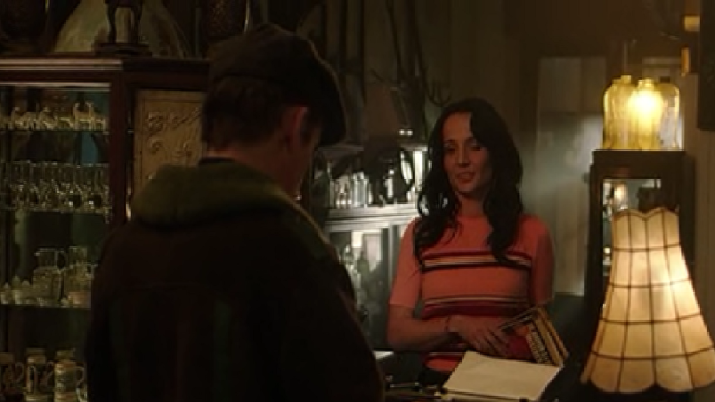 Escena de 'Predestination' en la que se compra la máquina de escribir