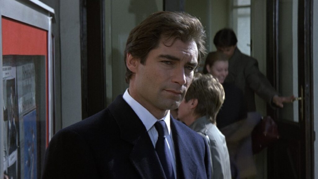 Timothy Dalton como James Bond