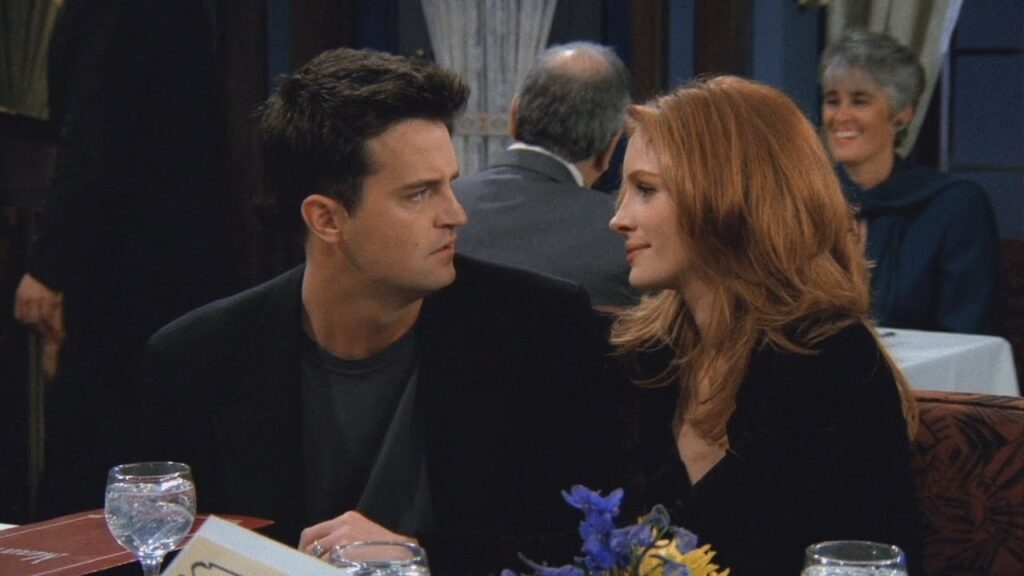 Matthew Perry y Julia Roberts en 'Friends'