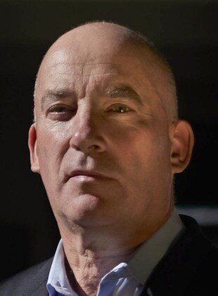 Charles Mcdougall | Director Británico de Series Icónicas