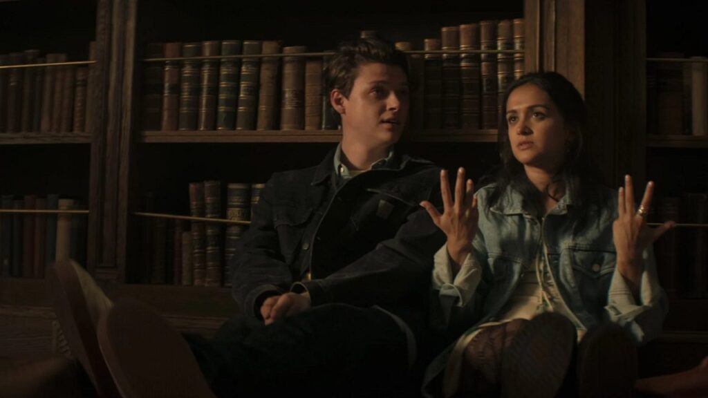 Eddie y Nadia en la serie You