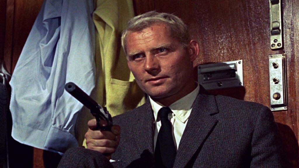 Rober Shaw con una pistola en 'Desde Rusia con amor'