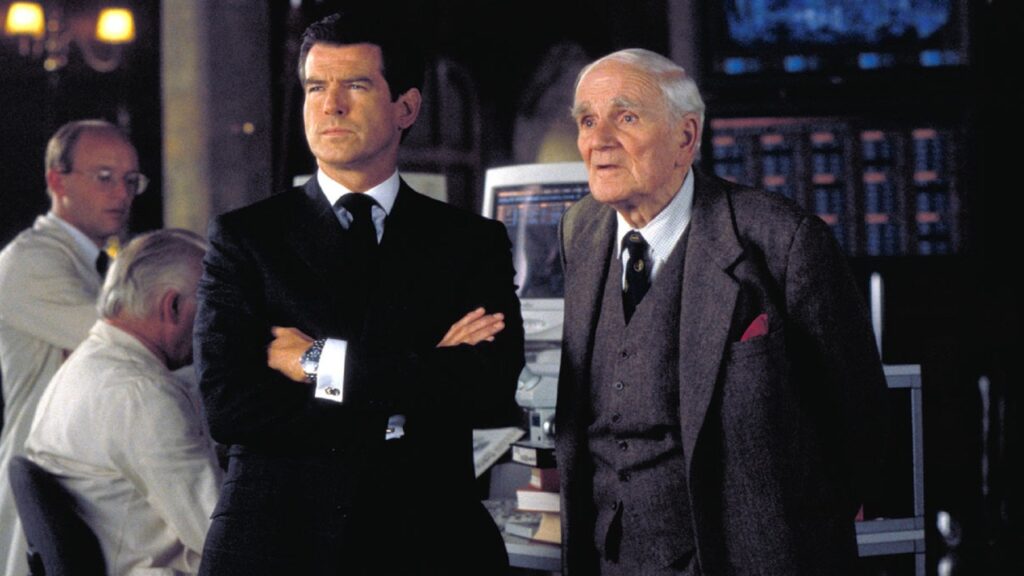 Bond y Q en 'El mundo nunca es suficiente'