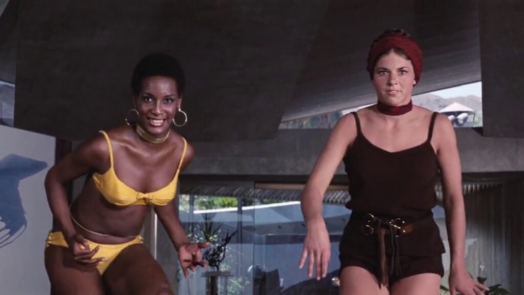 Trina Parks y Lola Larson en 'Diamantes para la eternidad'