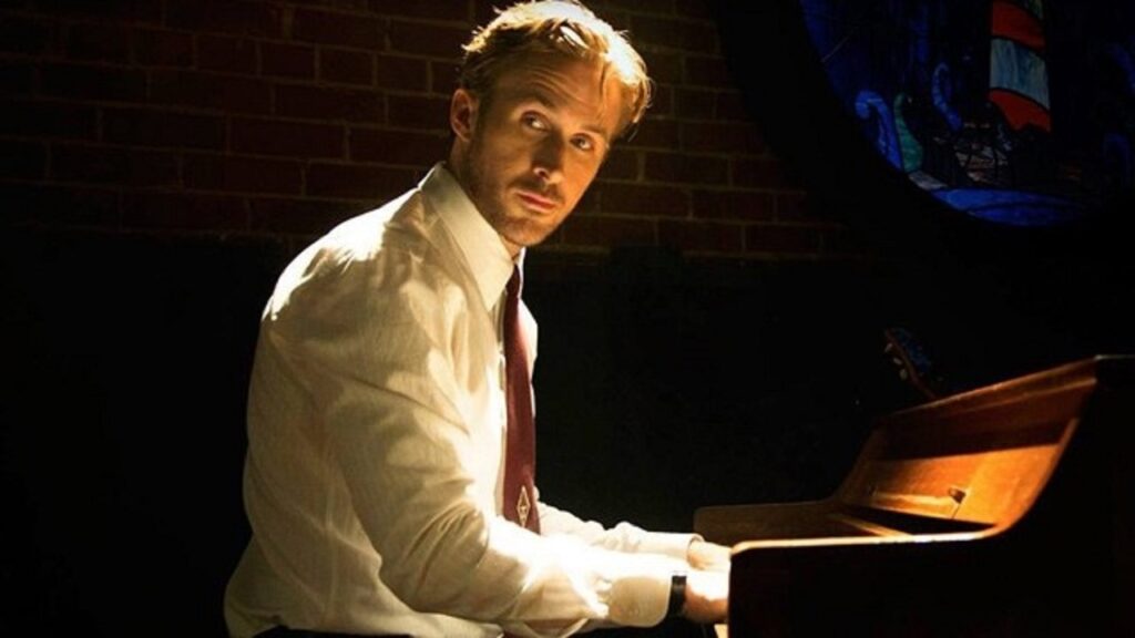 Escena de 'La La Land': Gosling tocando el piano
