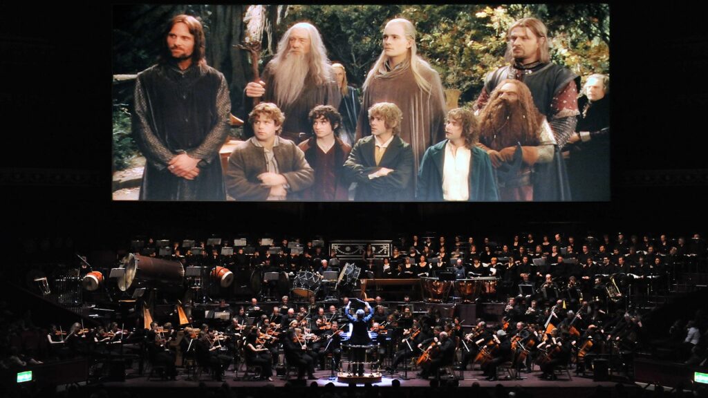 Orquesta tocando banda sonora de 'El Señor de los Anillos'