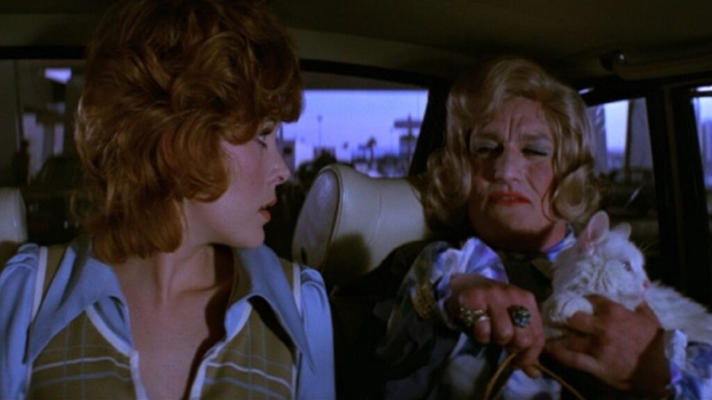 Blofeld vestido de mujer para escapar en 'Diamantes para la eternidad'