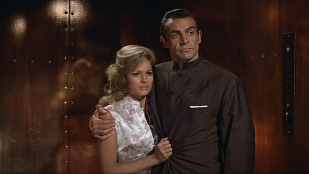 Ursula Andress y Sean Connery en 'Agente 007 contra el Dr. No'