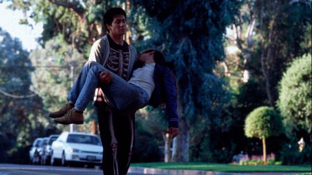 Escena de 'Donnie Darko': Donnie sujetando a Gretchen muerta en brazos