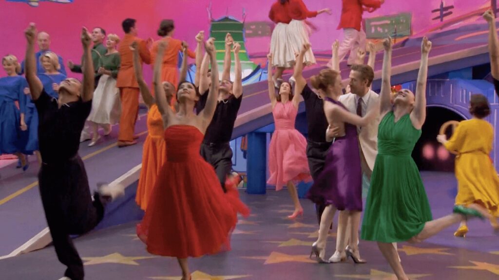 Escena de 'La La Land': Baile grupal