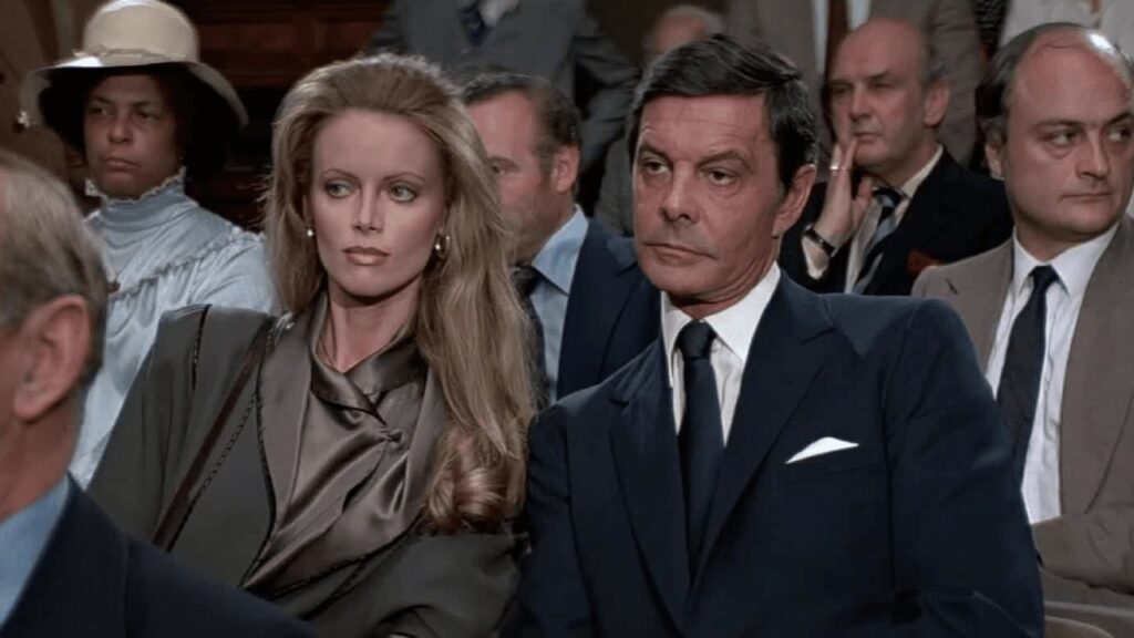 Kristina Wayborn y Louis Jourdan en 'Octopussy'
