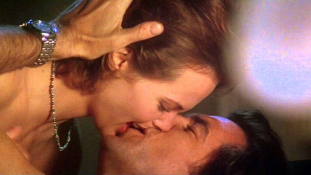 Natalya y Bond en 'GoldenEye'