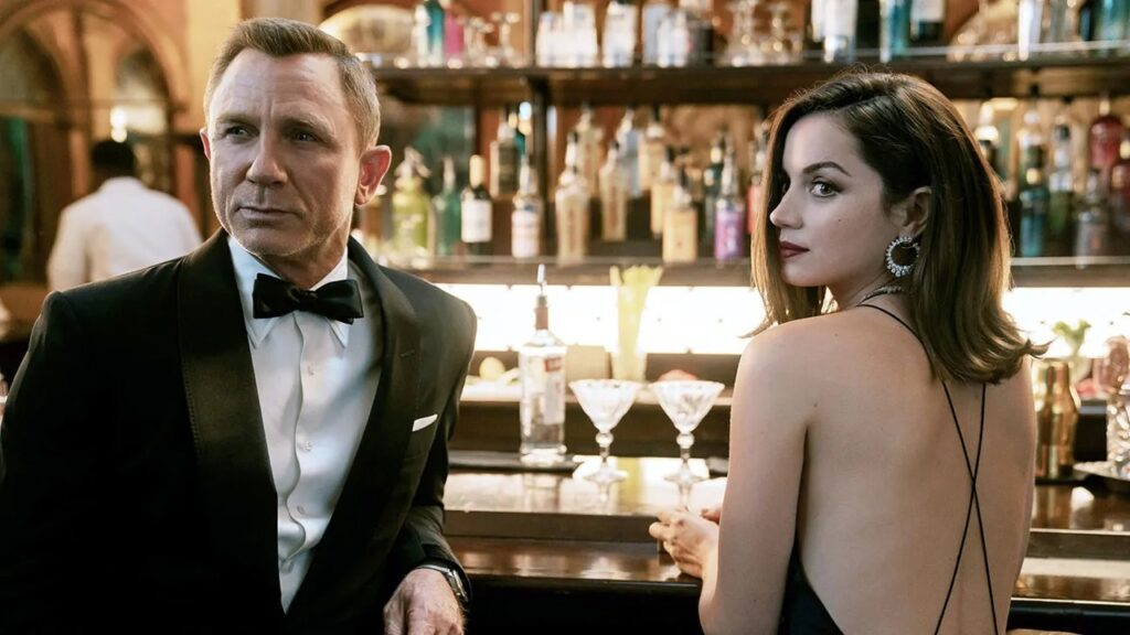 Daniel Craig y Ana de Armas en 'Sin tiempo para morir'