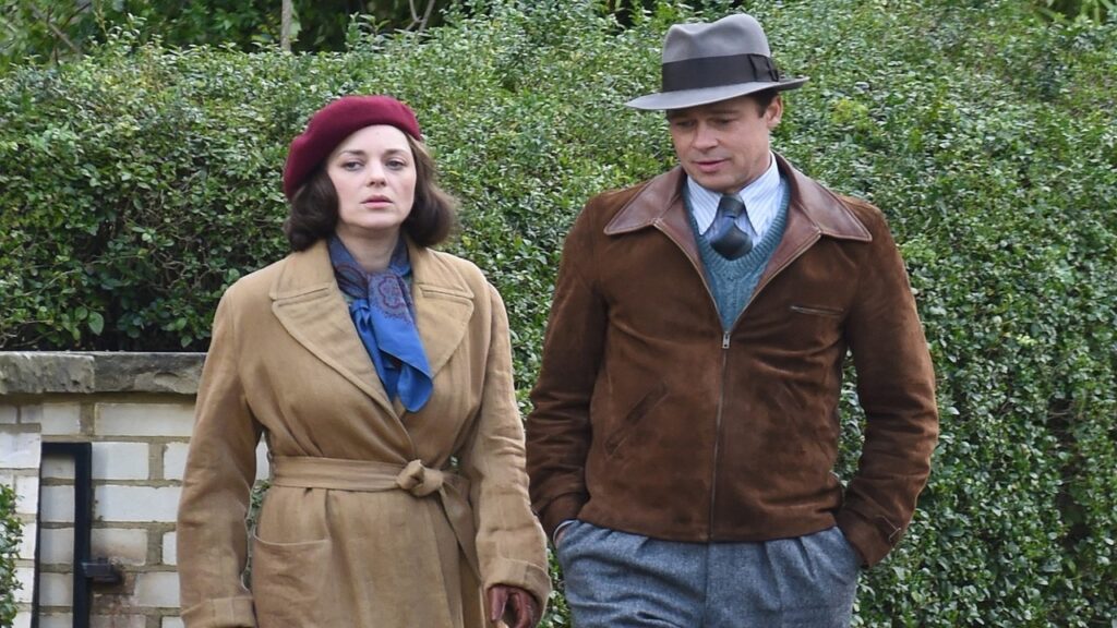 Escena de 'Aliados': Cotillard y Pitt paseando