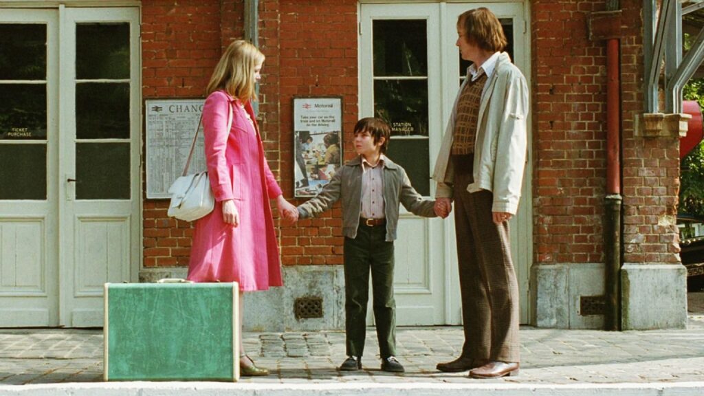 Escena de 'Mr. Nobody': Nemo en la estación con sus padres