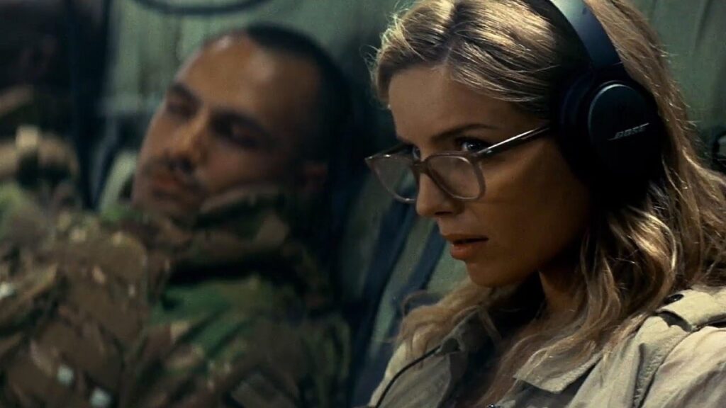 Escena de 'La Momia' (2017): Wallace en el avión