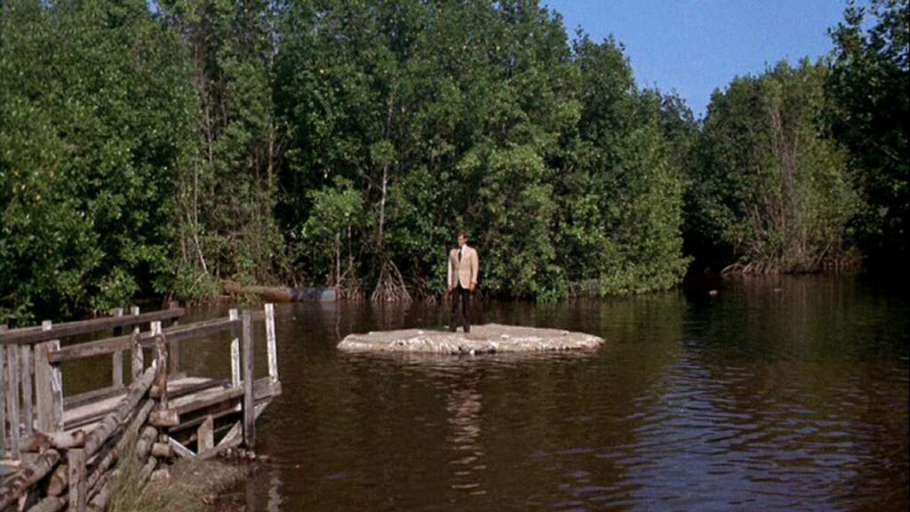 Escena de los cocodrilos en 'Vive y deja morir'