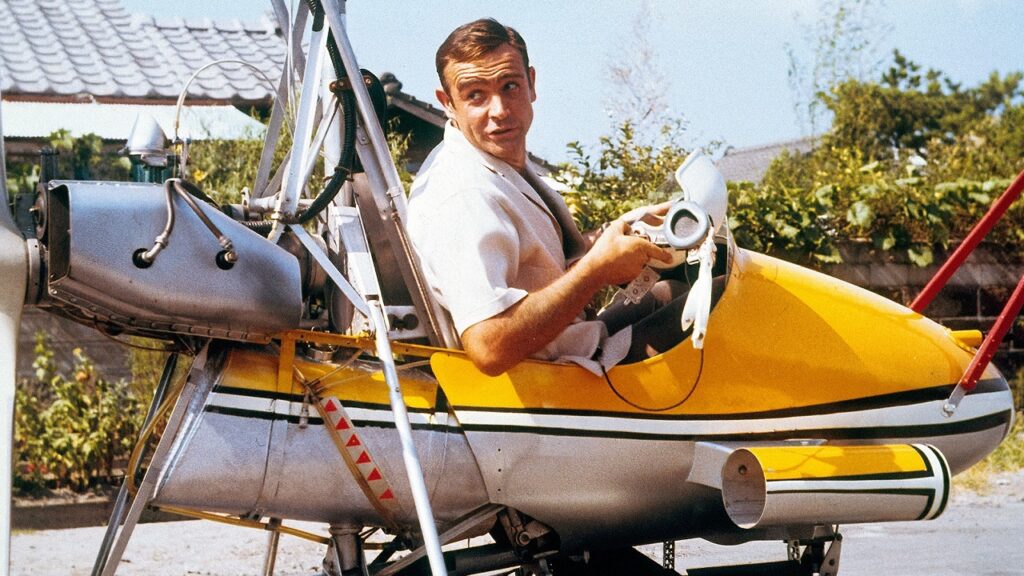 James Bond a bordo de la Pequeña Nelly en 'Solo se vive dos veces'