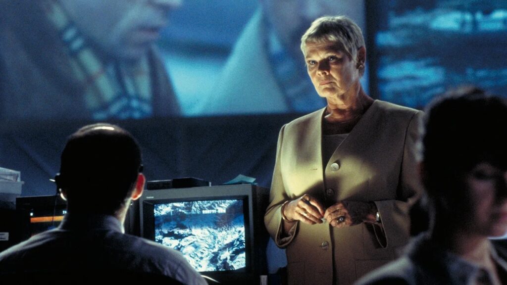Judi Dench en 'El mañana nunca muere'