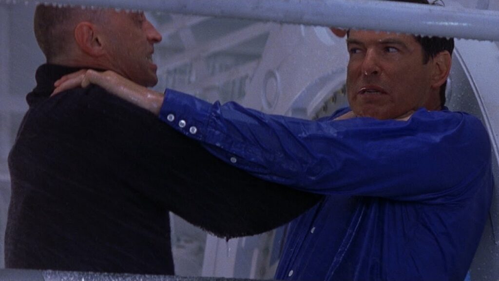 Lucha final en 'El mundo nunca es suficiente'