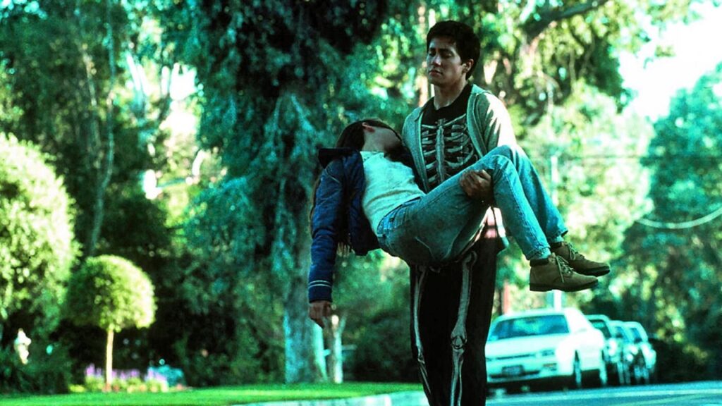 Escena de 'Donnie Darko': Donnie sujetando en brazos a Gretchen muerta