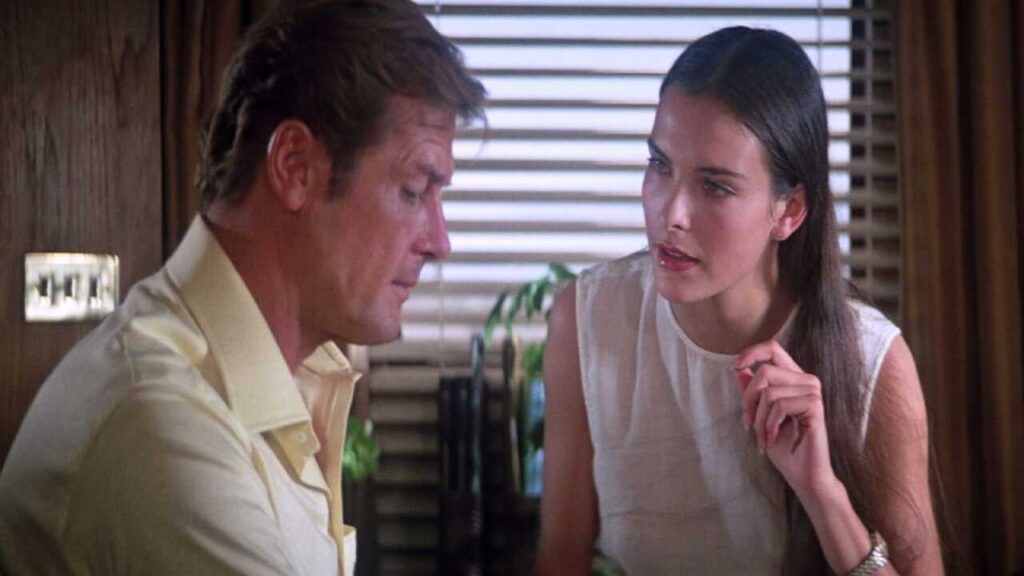 Roger Moore y Carole Bouquet en 'Solo para sus ojos'