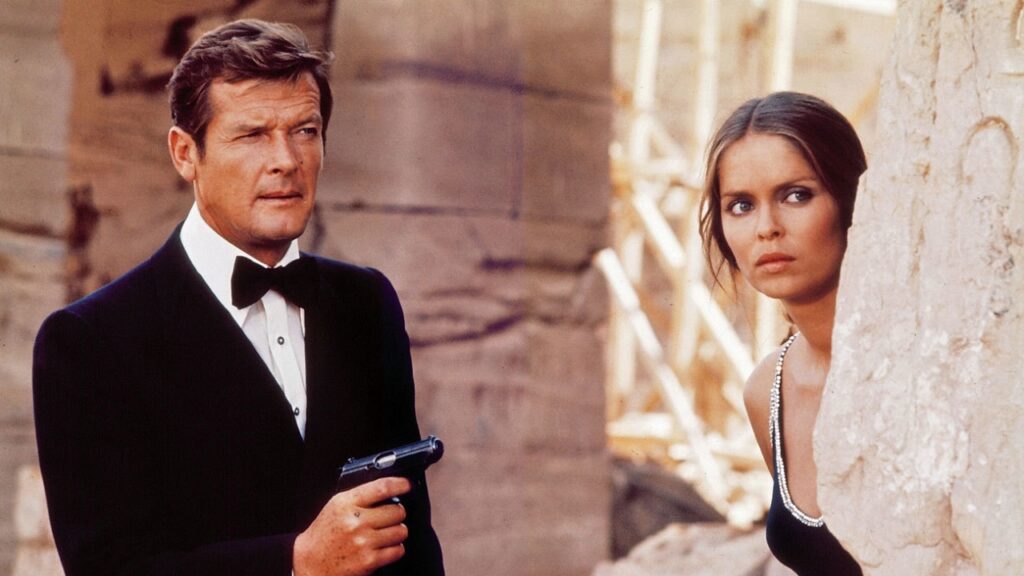 Roger Moore y Barbara Bach en 'La espía que me amó'