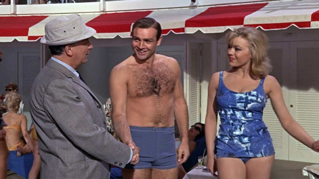 Leiter, Bond y Shirley en 'James Bond contra Goldfinger'