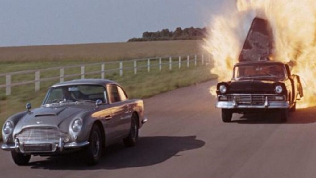 Escena del Aston Martin en 'James Bond contra Goldfinger'