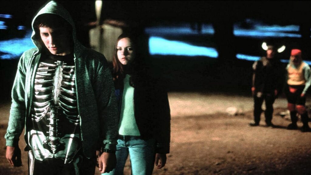 Escena de 'Donnie Darko': Donnie y Gretchen en la fiesta de Halloween