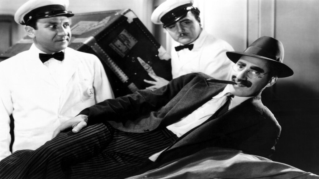 Groucho Marx recostado