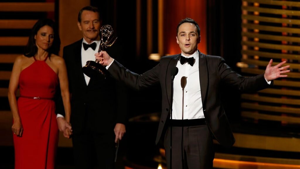 Jim Parson recibe el premio Emmy