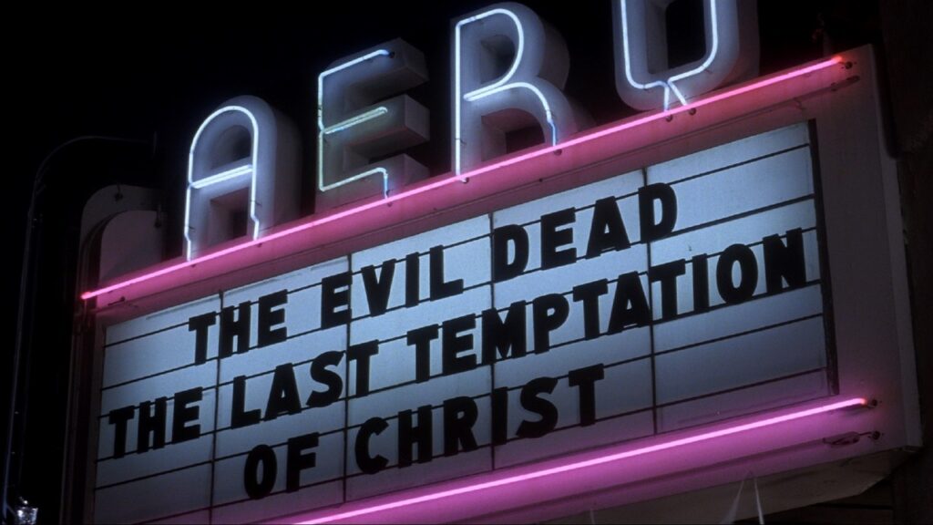 Cartel en el cine de 'La última tentación de Cristo' en 'Donnie Darko'