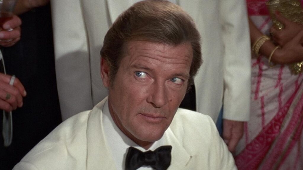 Roger Moore como James Bond