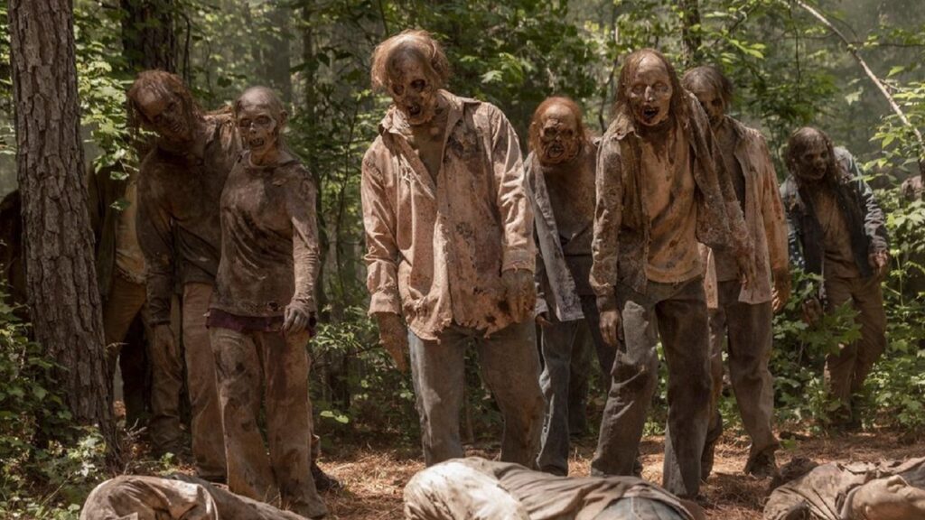 Zombies en bosque en 'The walking dead'