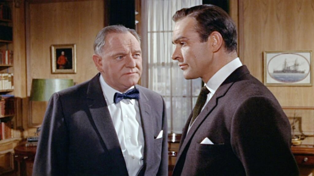 Bernard Lee y Sean Connery en 'Goldfinger'