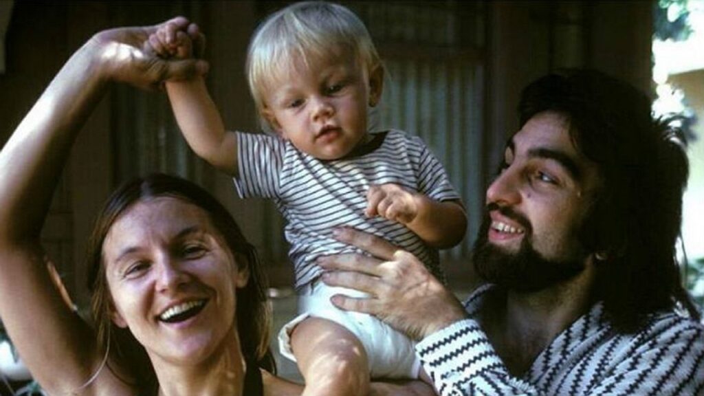 Leonardo DiCaprio de niño con sus padres