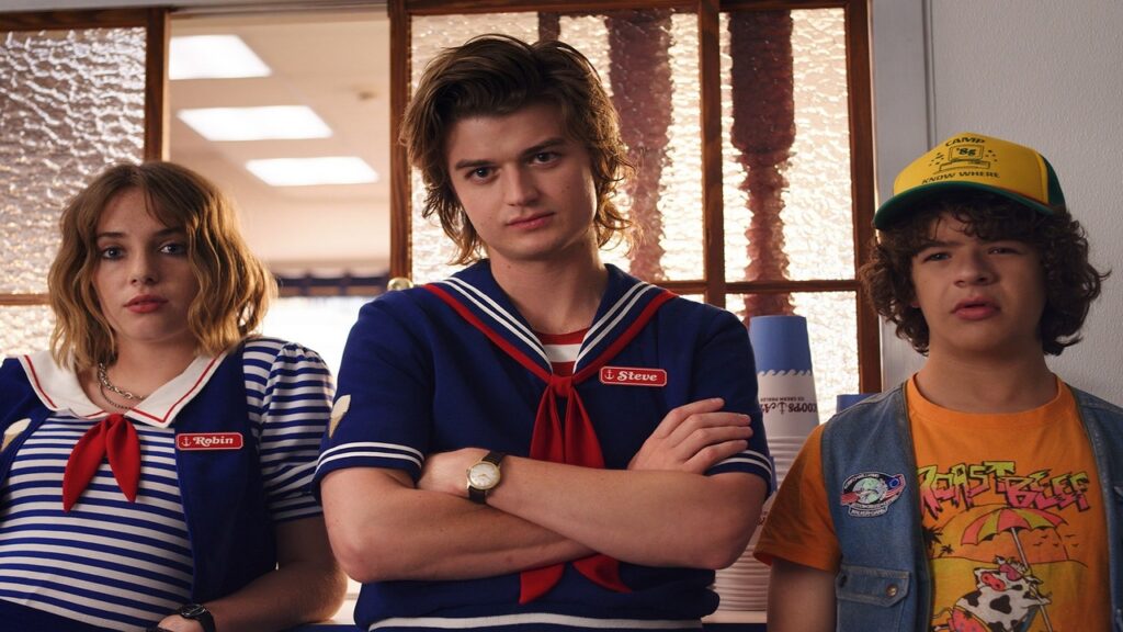 Steve, Dustin y compañera de Steve en 'Stranger Things'