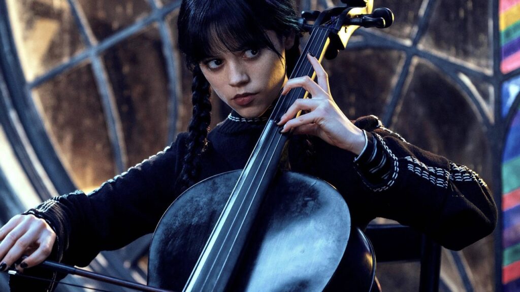 Jenna Ortega tocando el violín en 'Miércoles'