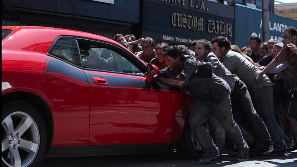 Zombies detienen coche rojo en 'The walking dead'