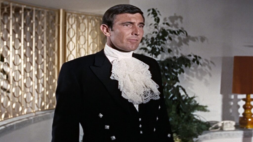 Goerge Lazenby en escena de '007 al servicio de su majestad'