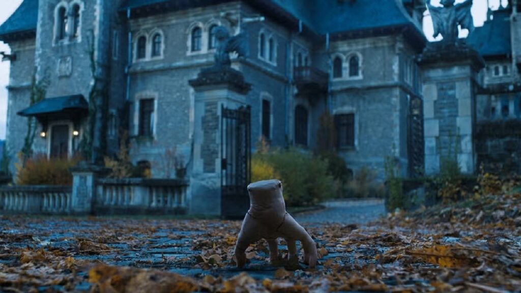 Cosa andando hacia Nevermore en 'Miércoles'