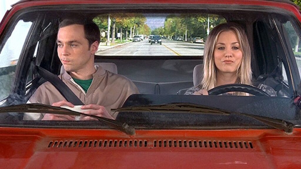 Sheldon y Penny en el coche en 'Big Bang'