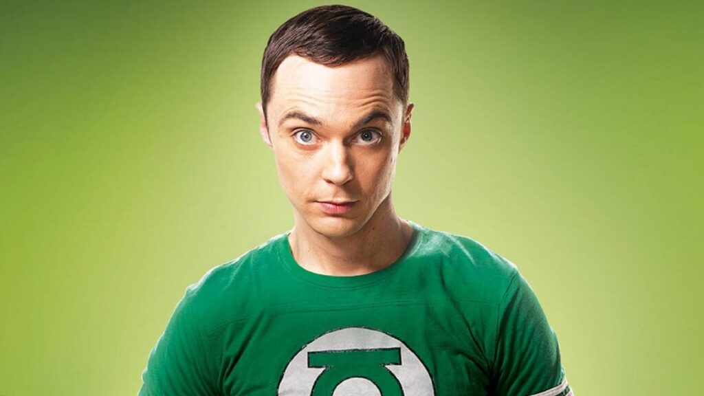 Sheldon de 'Big Bang' con camiseta verde