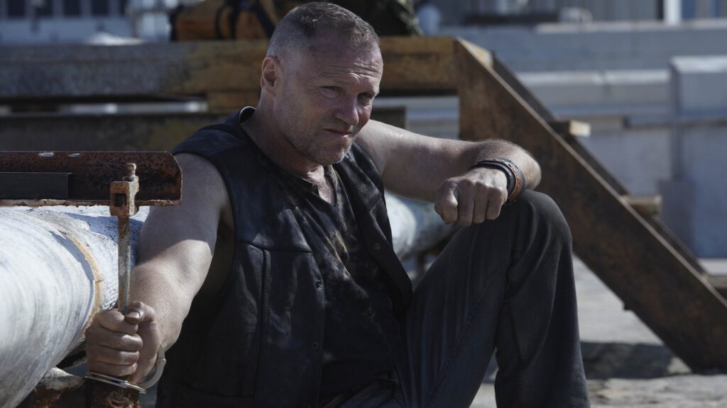 Merle en la azotea en 'The walking dead'