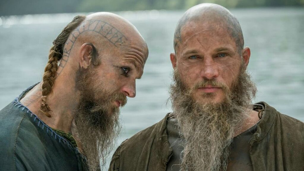 Floki y Ragnar con barba en 'Vikingos'