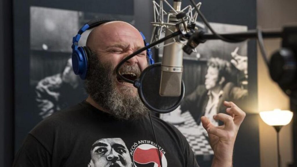 Darko Peric cantando