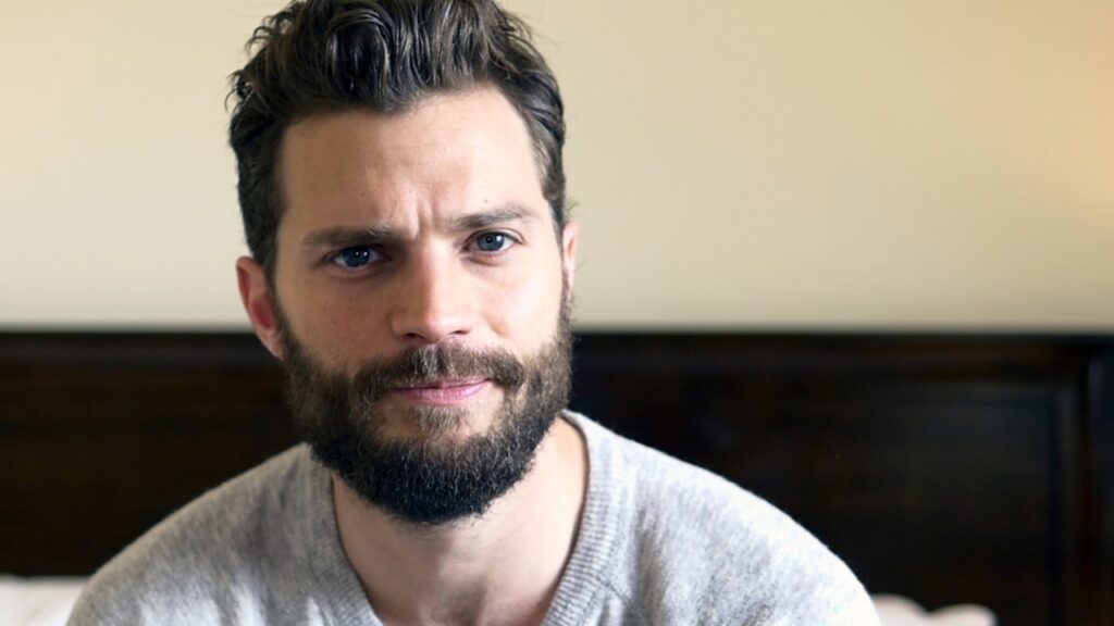 Jamier Dornan con barba