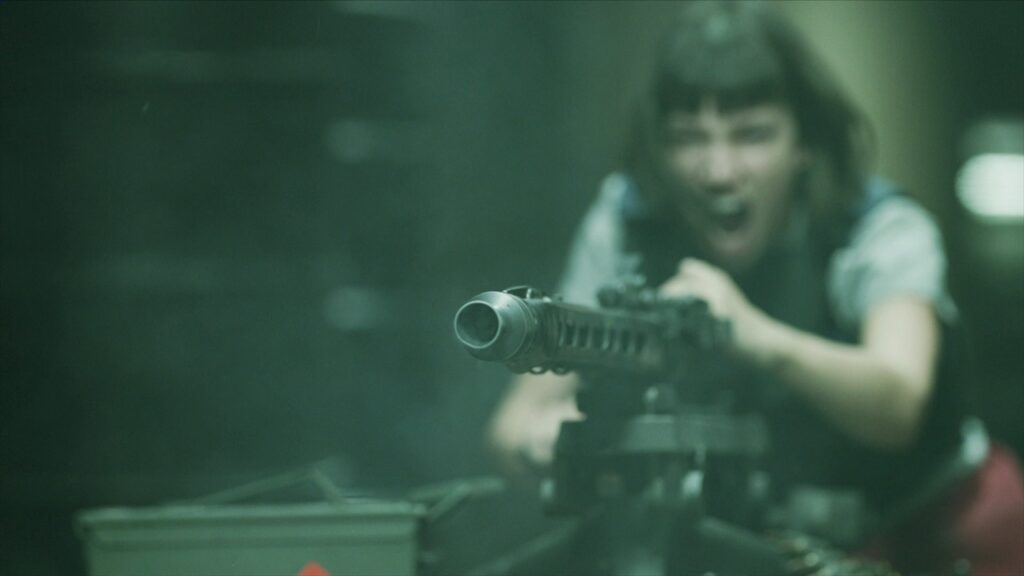 Tokio disparando metralleta en 'La casa de papel'