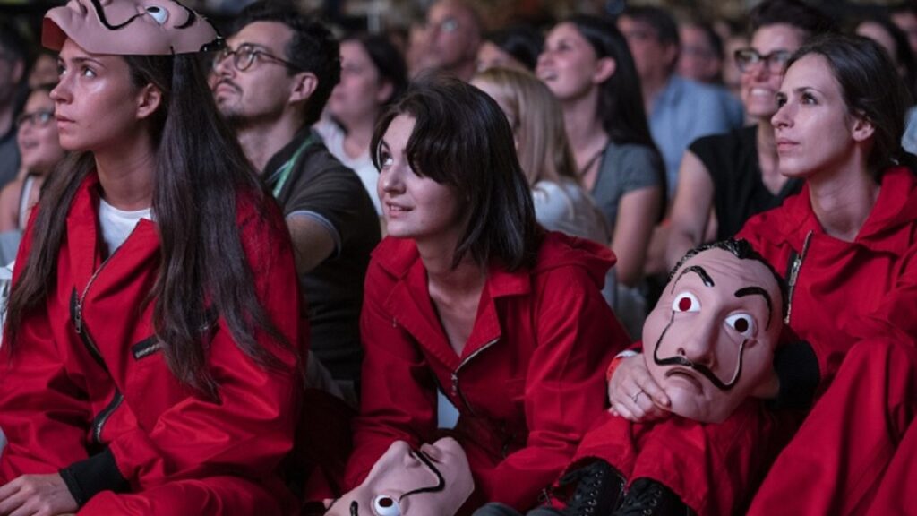 Personas con disfraces de atracadores de 'La casa de papel'